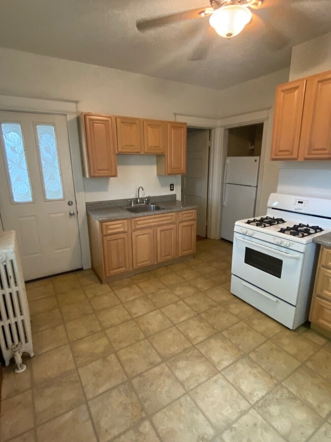 Photo - 346 S Goodman St