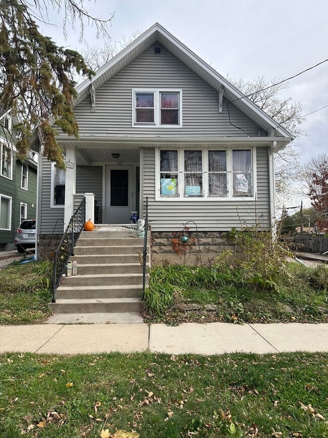 Building Photo - 4BR Home Near Olbrich Gardens & Garver Feed Mill