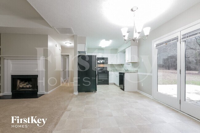 Photo - 400 Lone Oak Dr