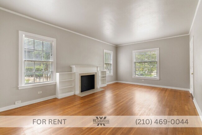 Photo - "Charming 2-Bedroom Retreat with Gleaming Hardwood Floors in Prime San Antonio Location!" Unit 1