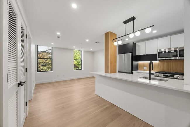 166 Hancock Ave Unidad 202