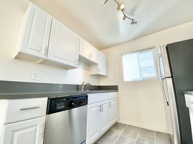 Photo - 1808 N Harvard Blvd Unidad 20