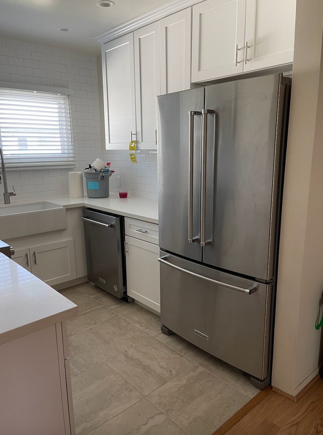 Kitchen (View Right) - 2041 Euclid St Unit 11