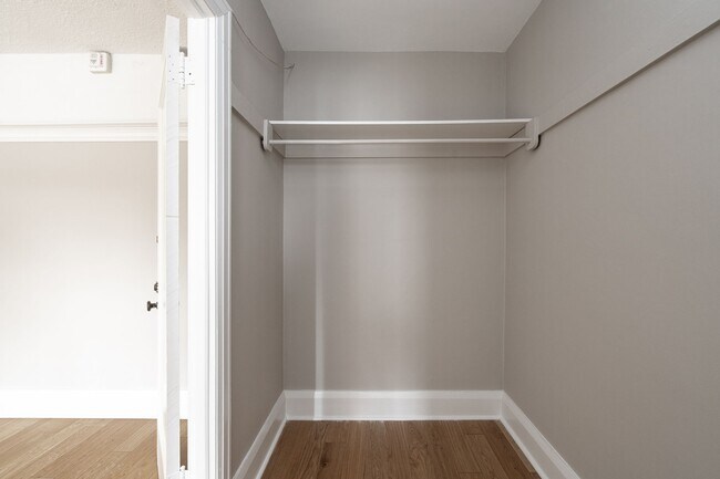 Photo - 118 Roncesvalles Ave