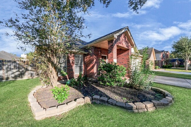 Building Photo - 414 Leisure Dr