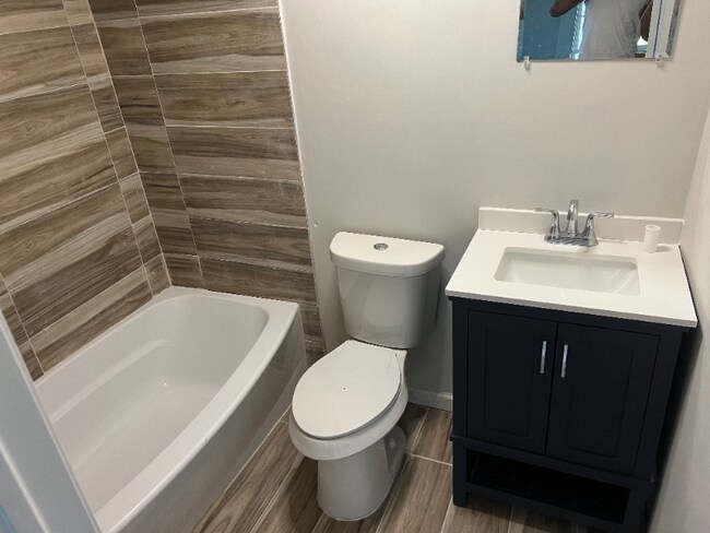 Photo - 650 Banks Ave SW House