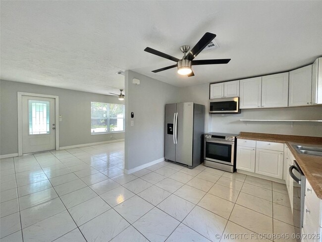 Photo - 100 NE 12th St