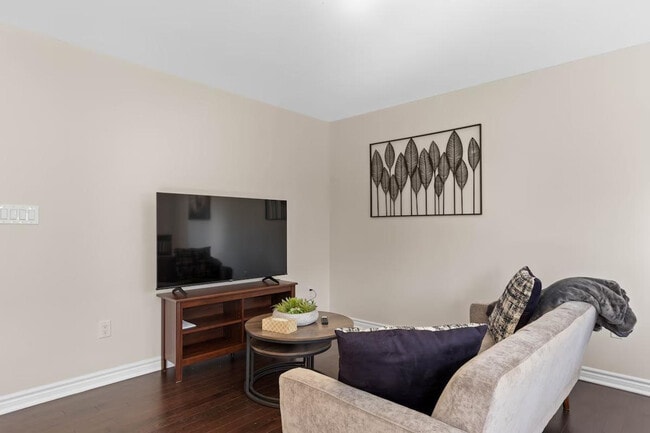 Photo - 33 Kilmarnock Cres Unit SI ID1504534P