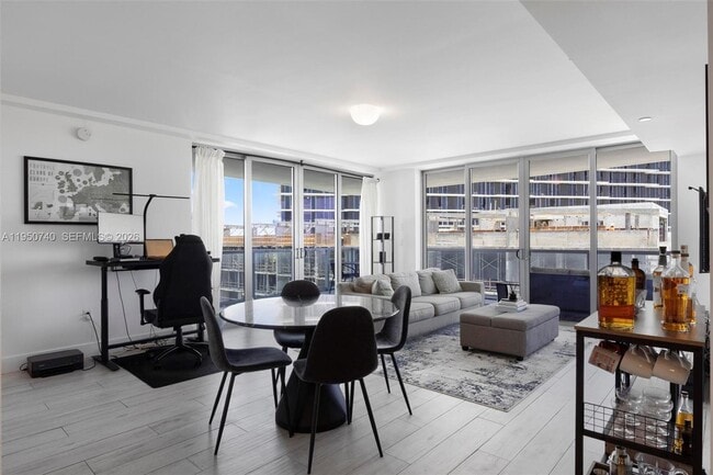 Building Photo - 13800 Highland Dr Unit 606