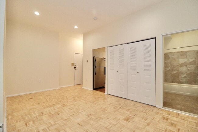 Building Photo - 168 COLES St Unit 1B