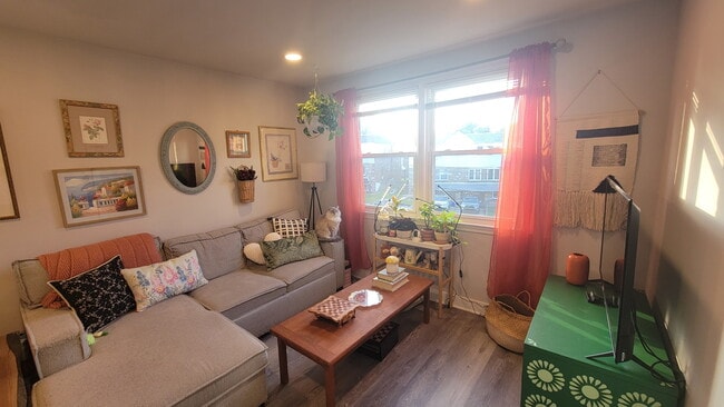 Building Photo - 596 Livezey St Unit 2 Rental