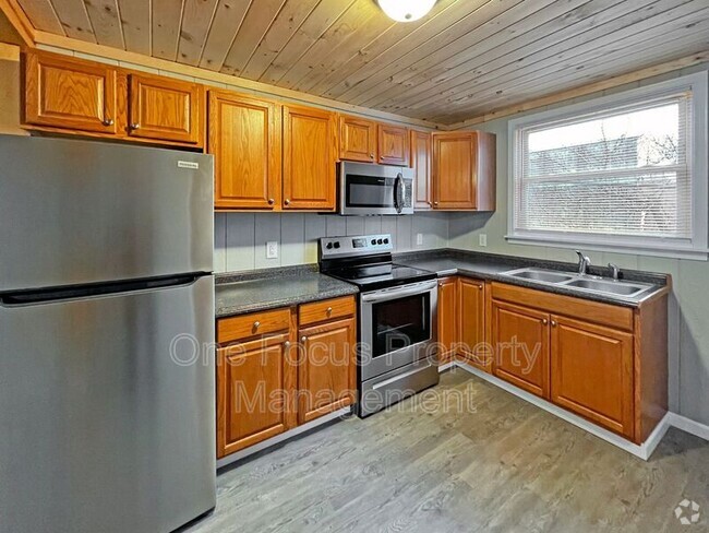 Building Photo - 51 Pearl St Rental
