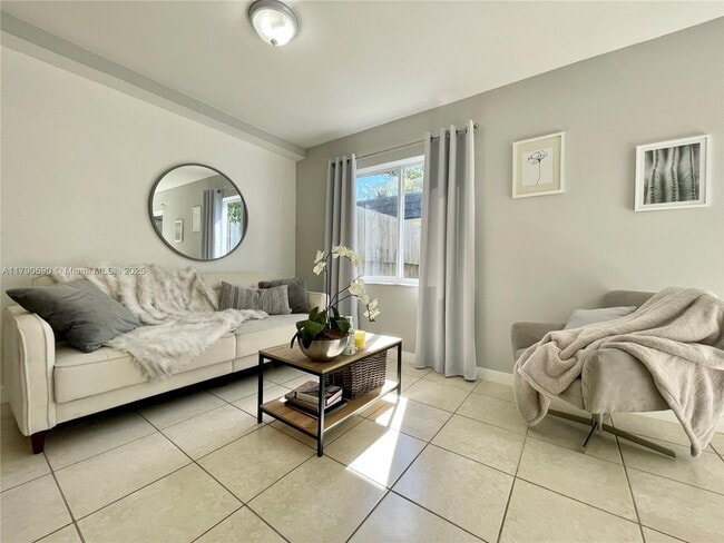 Photo - 1325 NE 5th Ave
