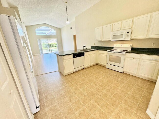 Photo - 1317 Casterton Cir