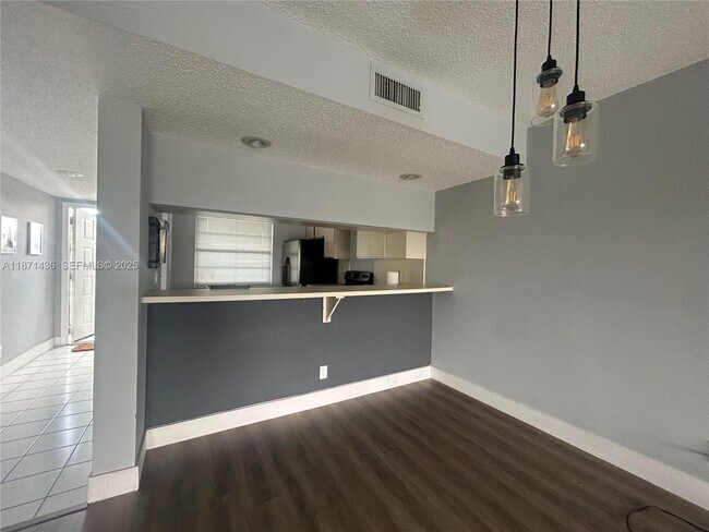 Building Photo - 3993 Cypress Reach Ct Unit 303