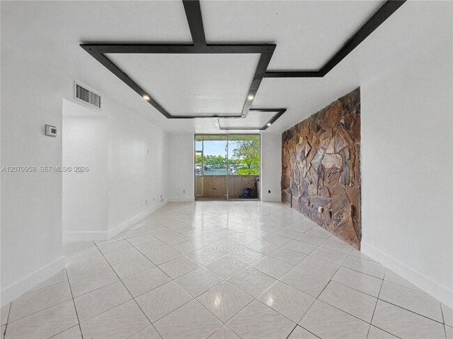 Building Photo - 8411 NW 8th St Unit 102