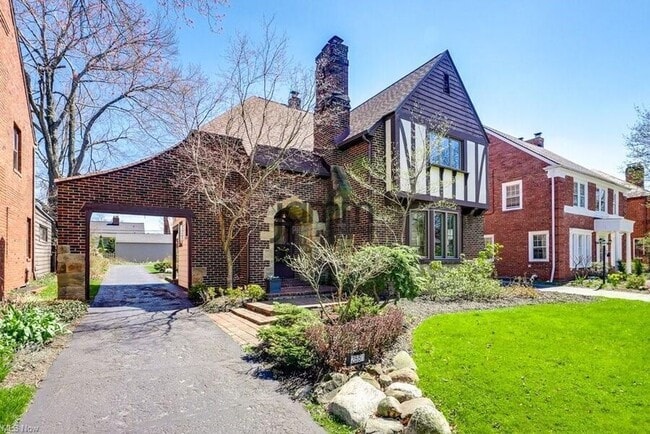 Photo - 2551 Charney Rd
