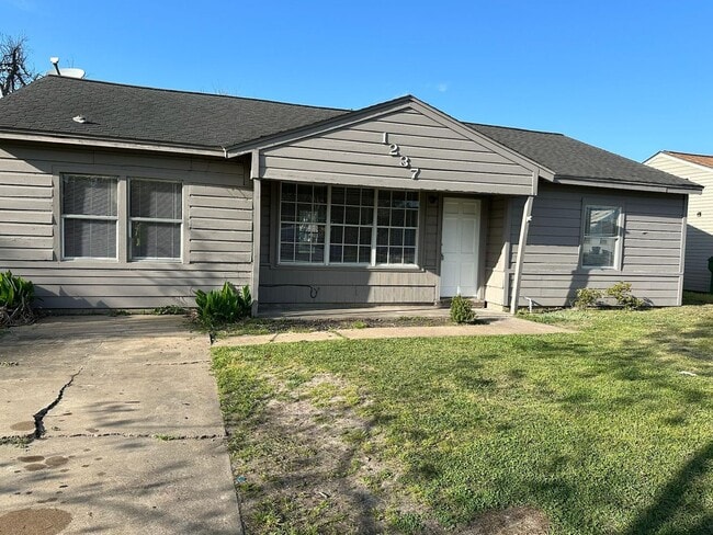 Building Photo - Great 3 Bedroom Single Family in Angleton Rental