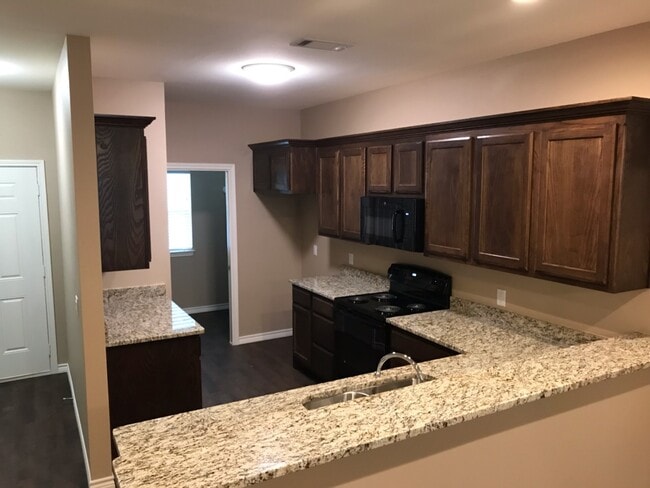 Building Photo - 604 Pecan Ct Unit 604