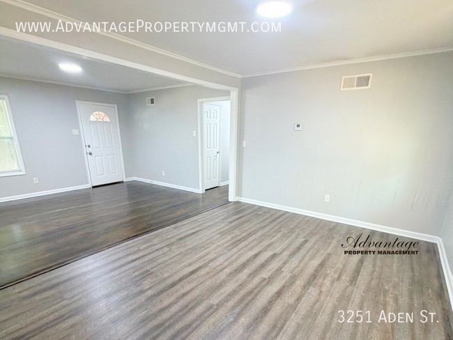 Photo - 3251 Aden St