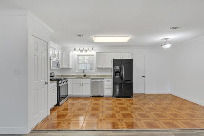 Photo - 319 Jones Rd