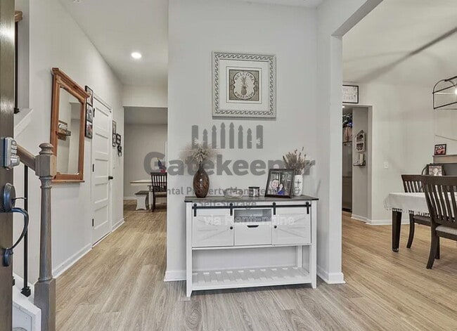 Photo - 205 Valley View Dr