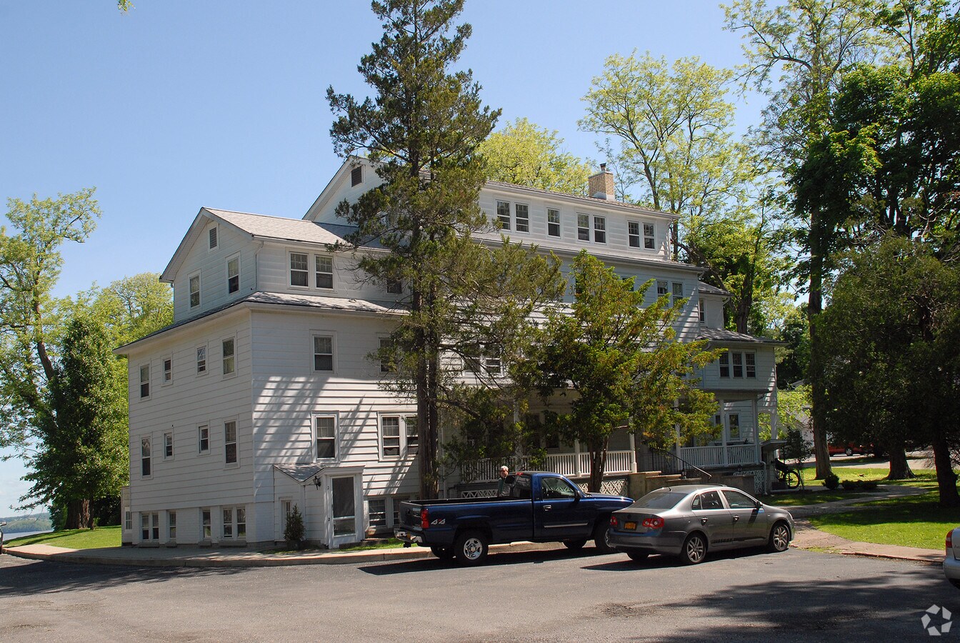 Photo - 164 Hudson St Apartments