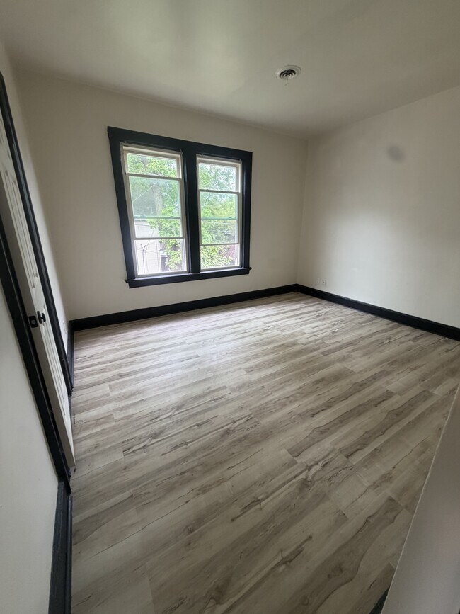 2928 W Juneau Ave Unidad Back Upper Unit