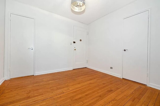 Photo - 445 W 240th St
