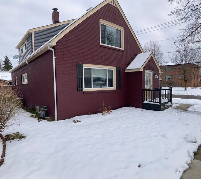 Photo - 592 Dorrance Ave Unit Upper