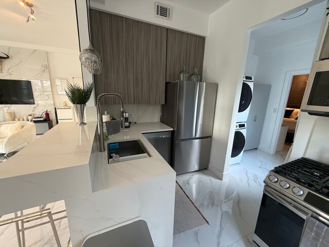 Photo - 2421 Lake Pancoast Dr Unit 1G