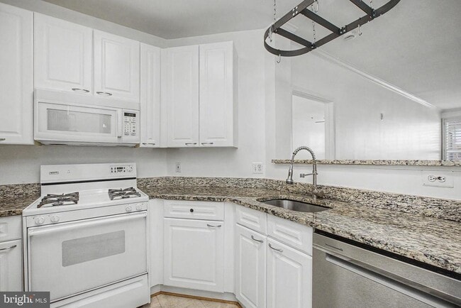 Photo - 2711 Bellforest Ct Unidad 305