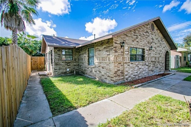 Photo - 116 W Enfield Rd