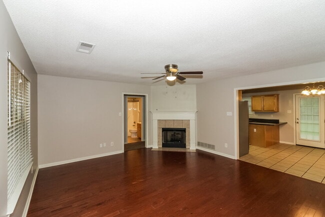 Photo - 3412 Pendulum Dr E