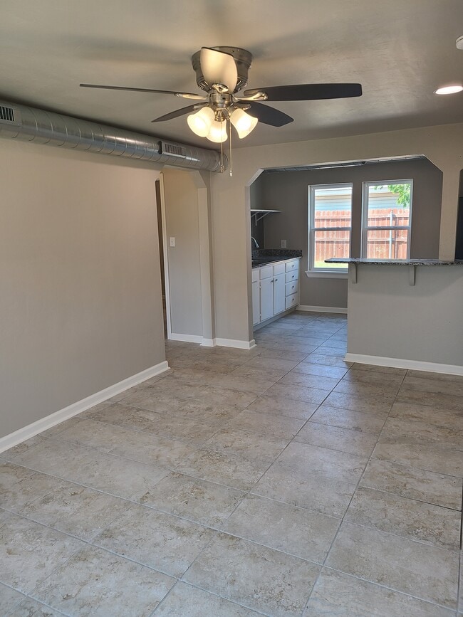Photo - 2211 N Classen Blvd Apartamentos Unidad 1