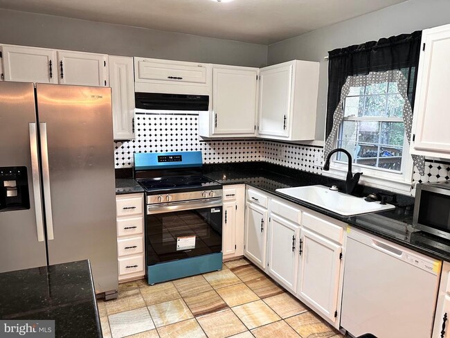 Photo - 7914 Forest Path Way