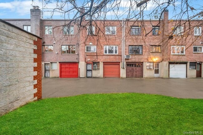 Photo - 67-83 Groton St