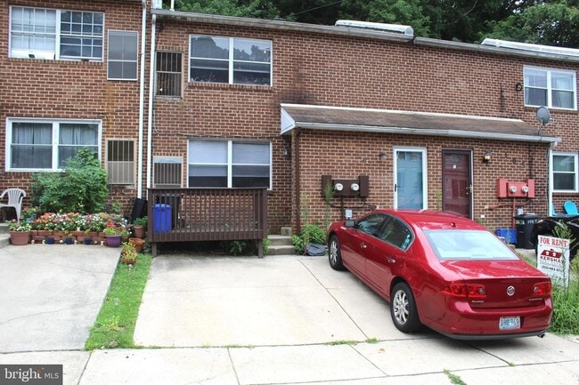 Building Photo - 167 Parker Ave