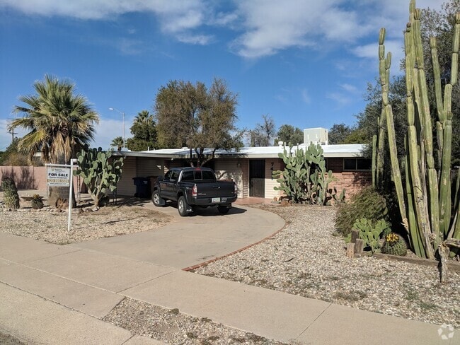 Building Photo - 3 Bedrooms 2 Bath Eastside Rental