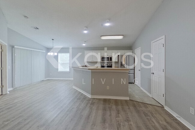 Photo - 225 Leebeck Cir