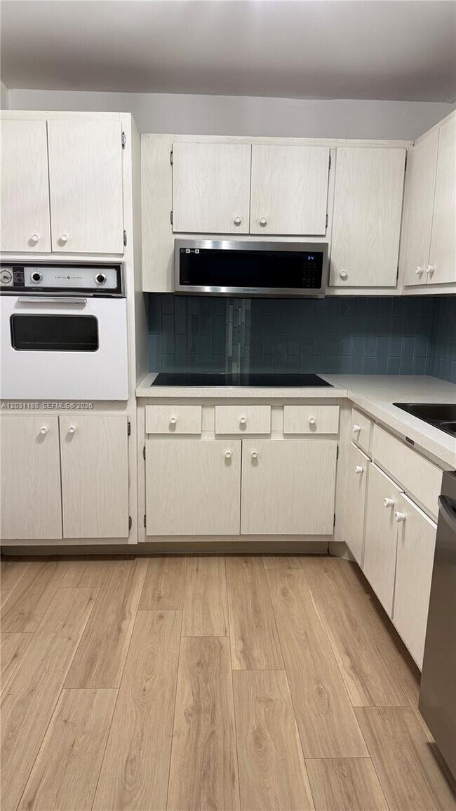 400 Kings Point Dr Unit 316