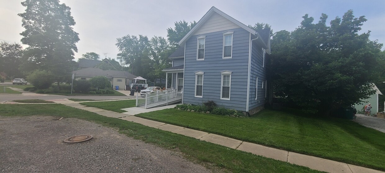 Photo - 405 W Washington St (Howell, MI)