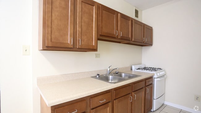 Kitchen -1BR, 1BA - 913 SF - 610-ROYAL YORK APARTMENTS, LLC