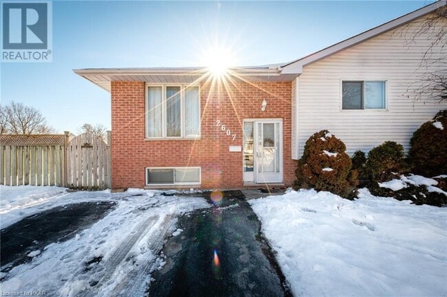 Photo - Modern 2 Bedroom Basement Unit– All Utilities & Parking Included – $1,949/month Unité A