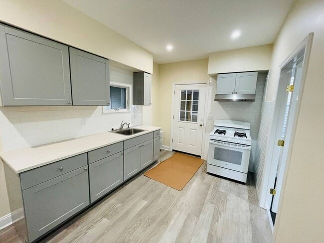 Building Photo - 0 Grove St