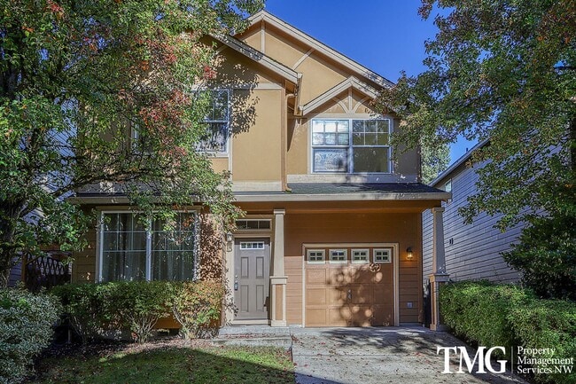 Building Photo - Lovely 3 Bed 2.5 Bath Home in Minnehaha Neighborhood!
