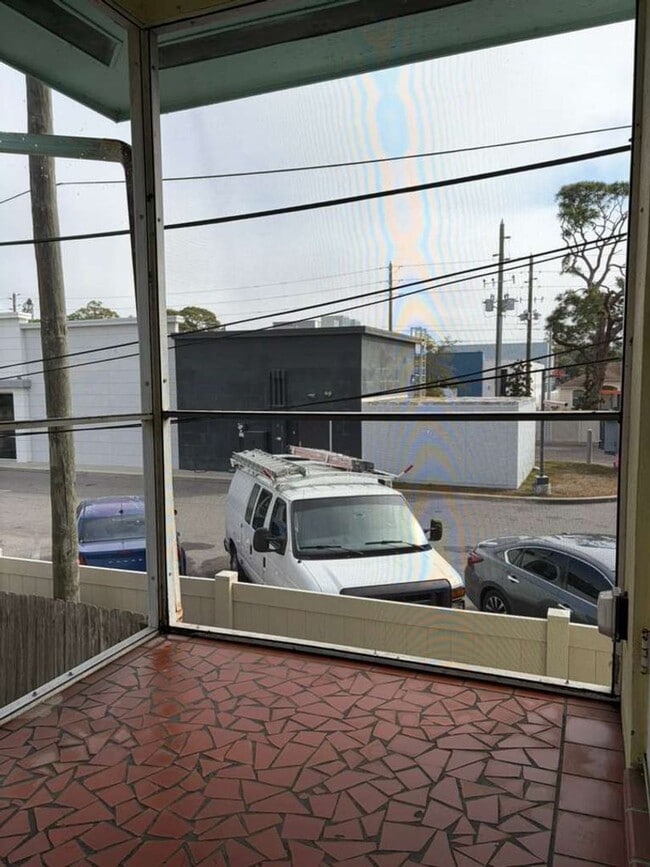 Photo - P233 - Lynd #9 Unit P233 - Lynd #9 - 5614 Gulfport Blvd