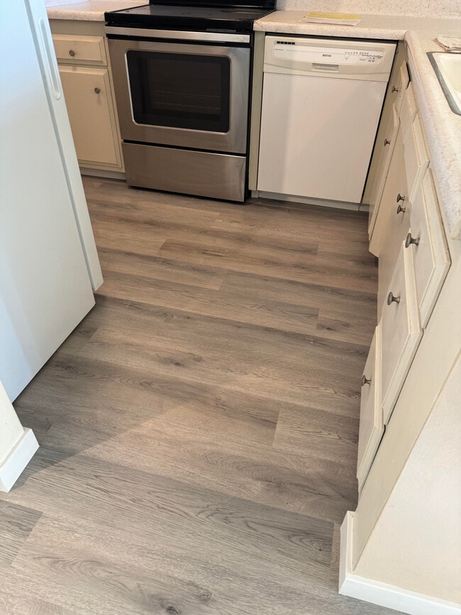 new wood floors - 1187 E 3rd St Unit 204