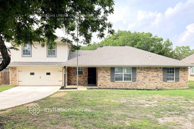 Building Photo - 3302 Sycamore Dr Rental