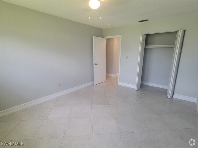 Building Photo - 38 Temple Ct Rental